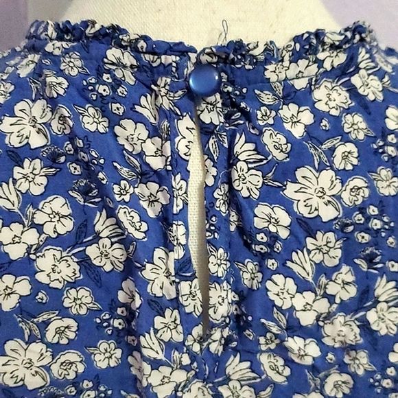 Rachel Zoe Blue Ditsy Floral Modest Flowy Sleeveless Top - Picture 7 of 10